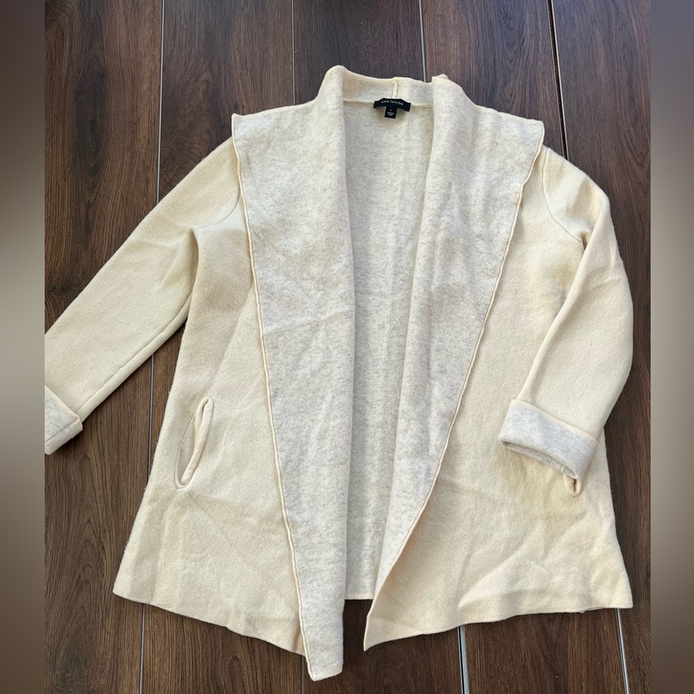 Ann Taylor Cardigan Size Large